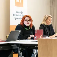 Else-Mai Kirvesniemi ja Millariikka Rytkönen Tehystä ja Anne Sainila-Vaarno ja Silja Paavola Superista. 