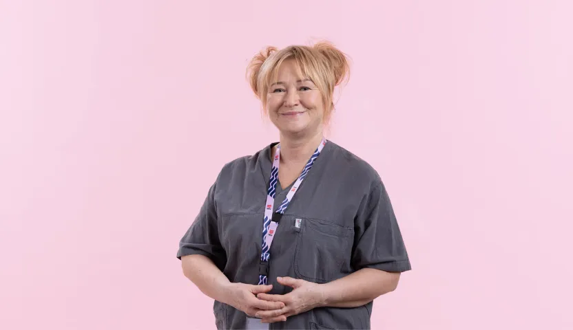 Kuvassa bioanalyytikko Maailman parhaat -kampanjassa