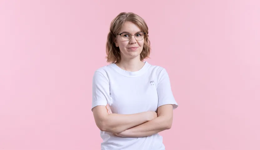 Kuvassa jalkaterapeutti Maailman parhaat -kampanjassa