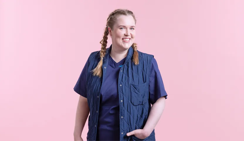 Kuvassa kätilö Maailman parhaat -kampanjassa