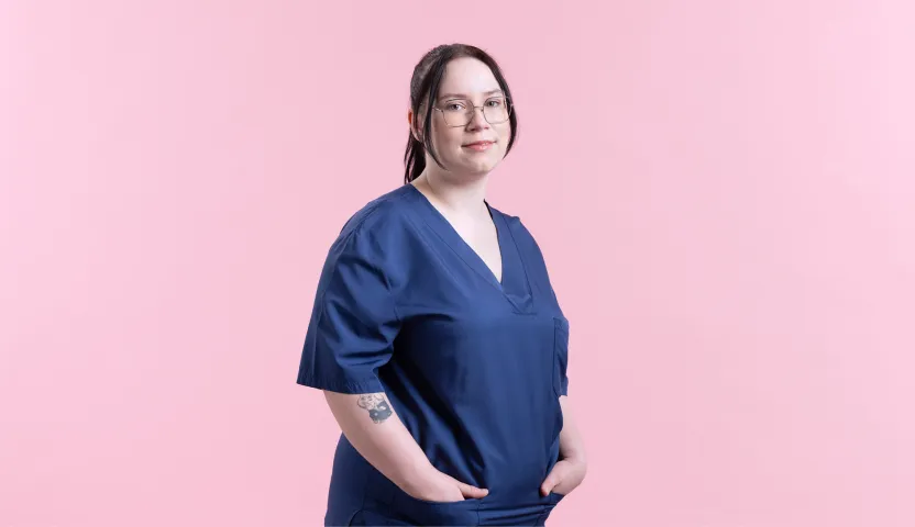 Kuvassa laboratoriohoitaja Maailman parhaat -kampanjassa